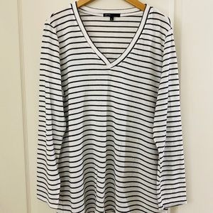 GIBSON BLACK + WHITE V-NECK STRIPED LIGHT SWEATER